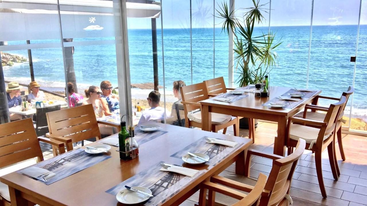 Mi Capricho 170 Beachfront Apartment Sitio de Calahonda Kültér fotó