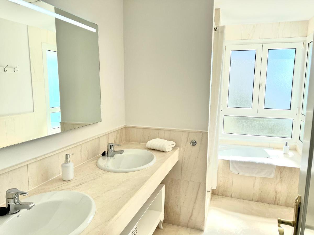 Mi Capricho 170 Beachfront Apartment Sitio de Calahonda Kültér fotó