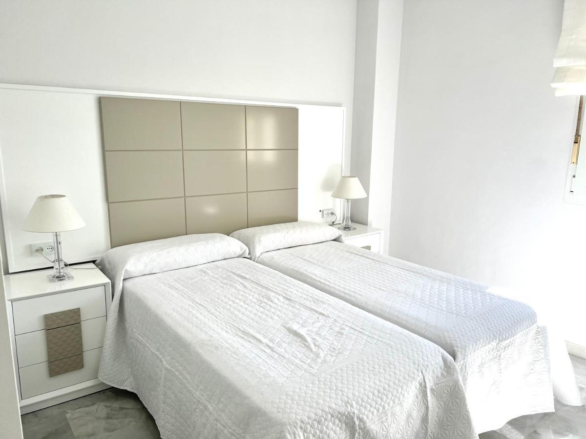Mi Capricho 170 Beachfront Apartment Sitio de Calahonda Kültér fotó
