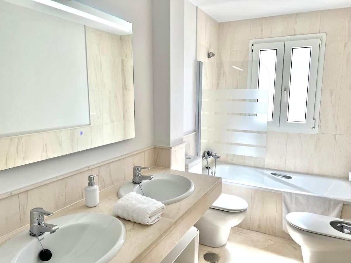 Mi Capricho 170 Beachfront Apartment Sitio de Calahonda Kültér fotó