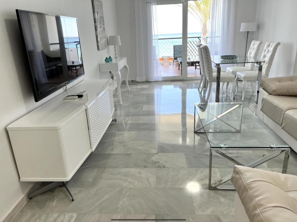Mi Capricho 170 Beachfront Apartment Sitio de Calahonda Kültér fotó