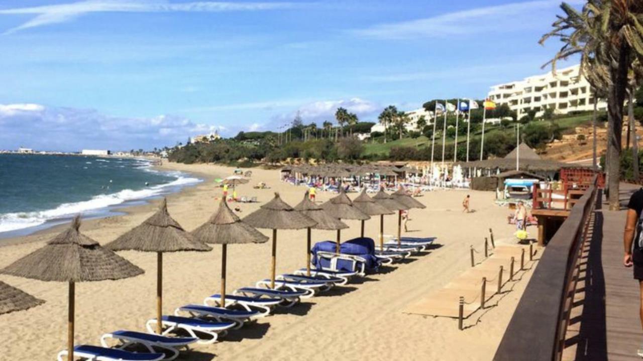 Mi Capricho 170 Beachfront Apartment Sitio de Calahonda Kültér fotó