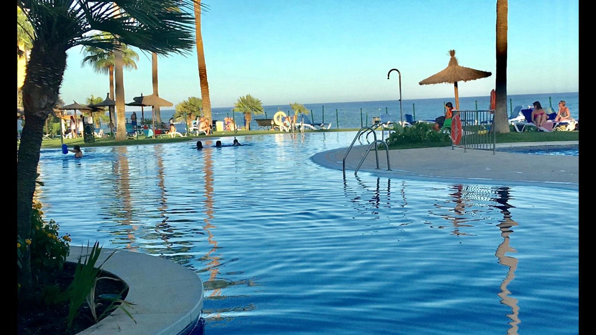 Mi Capricho 170 Beachfront Apartment Sitio de Calahonda Kültér fotó