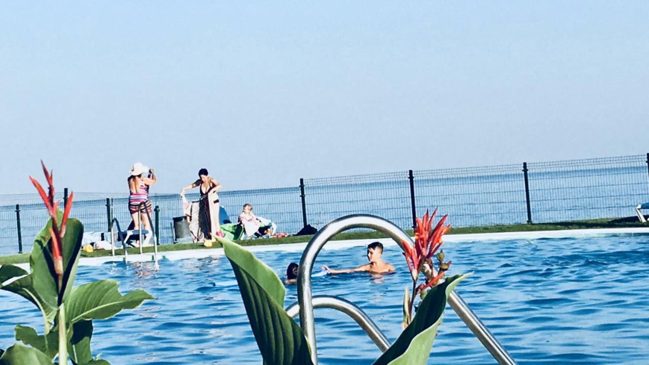 Mi Capricho 170 Beachfront Apartment Sitio de Calahonda Kültér fotó