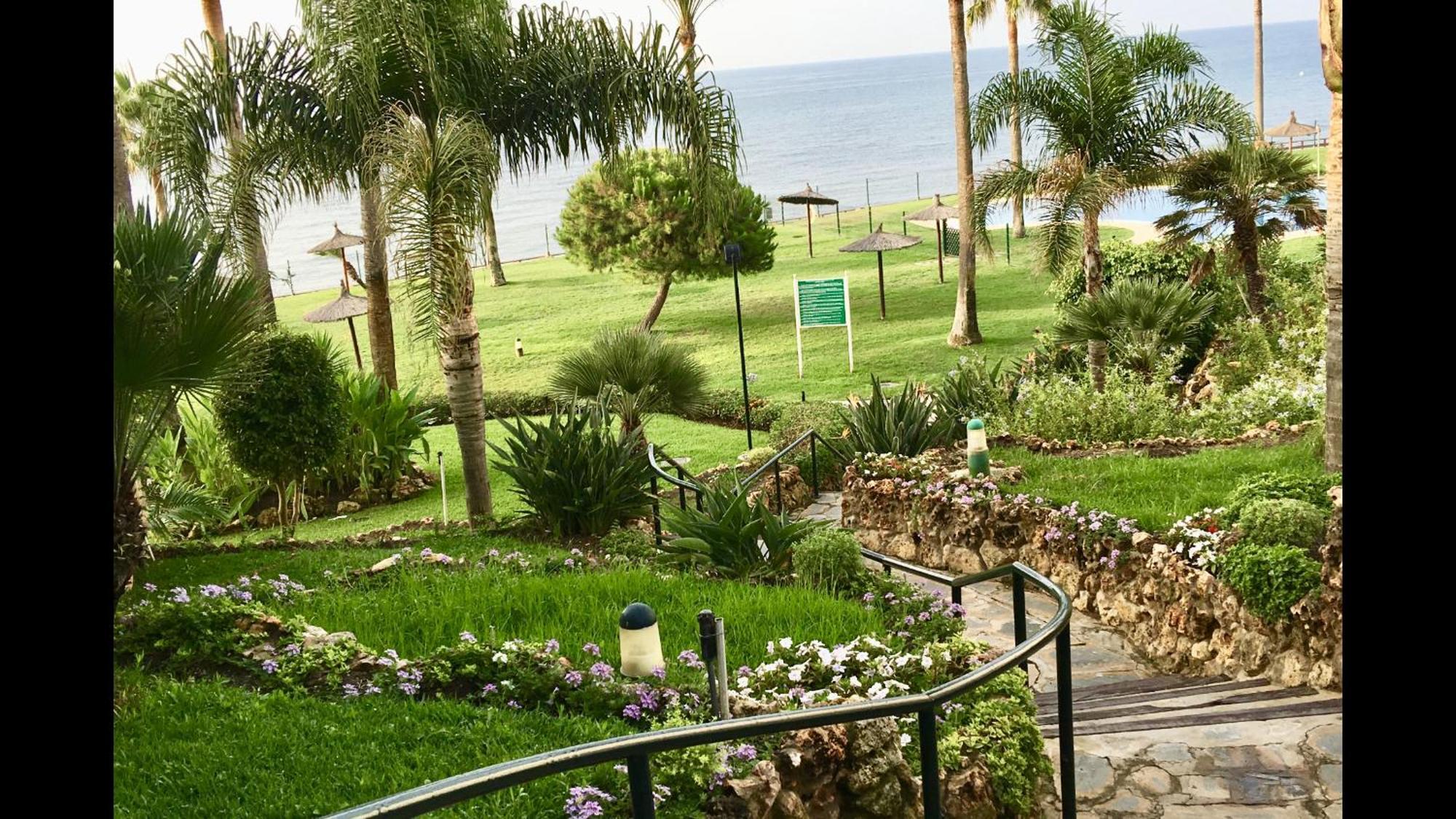 Mi Capricho 170 Beachfront Apartment Sitio de Calahonda Kültér fotó